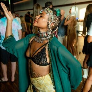 Meet your Posher, Goddess Iôn